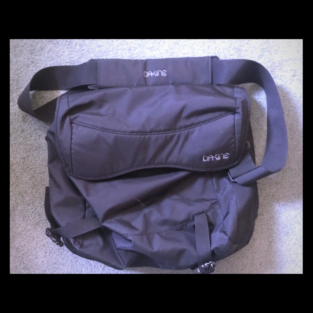 DAKINE laptop messenger bag